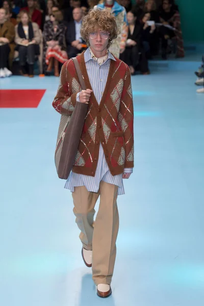 Look 77